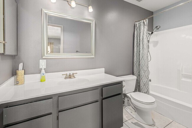 Building Photo - 8022 Linda Vista Rd