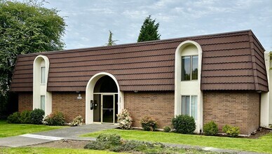 Building Photo - 1 Bed / 1 Bath Houghton condo in Kirkland $1,695/month