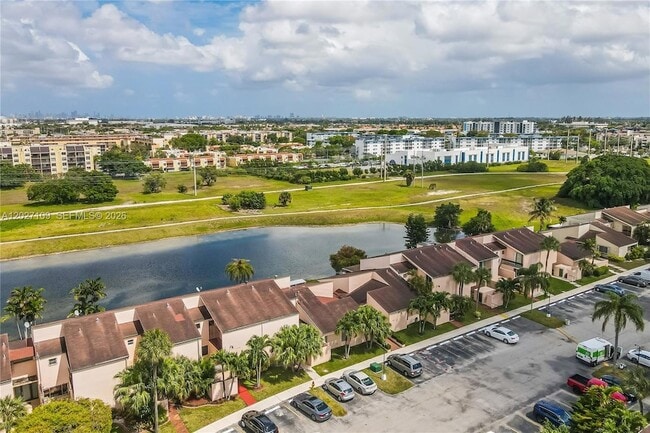 Building Photo - 9179 Fontainebleau Blvd
