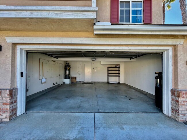 Building Photo - Beautiful 3B/2.5BA House w/ Large Yard, W/...
