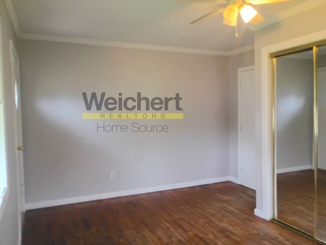 Building Photo - 3BR Home w/ Garage & Fenced Yard