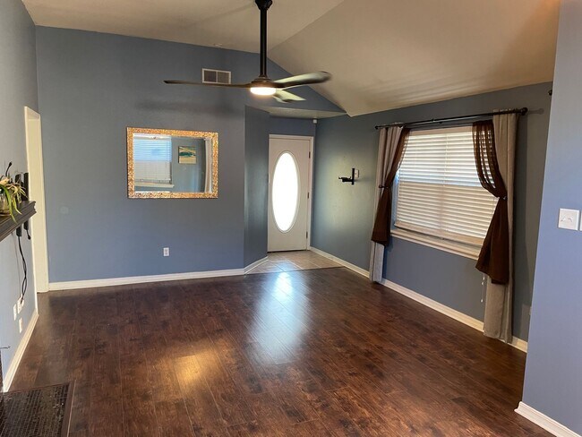Building Photo - 1336 Pecan Square