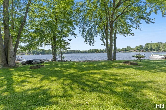 Building Photo - 8303 Cowan Lake Dr NE
