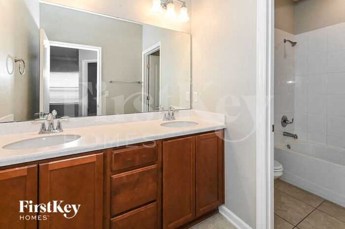 Building Photo - 8906 Devon Pines Dr