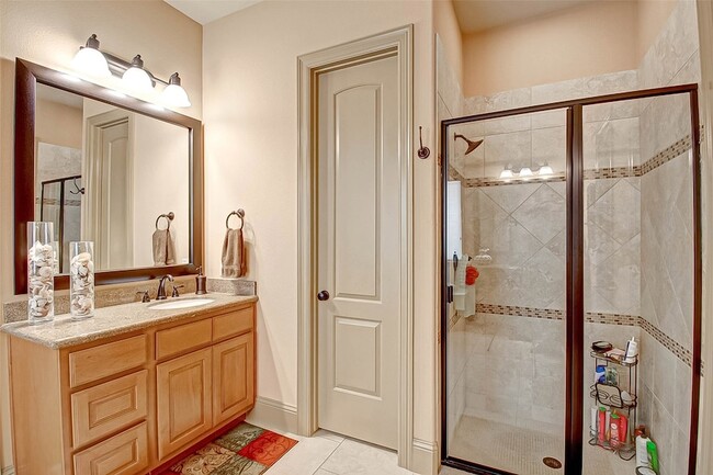 Building Photo - 7 Shearling Ct