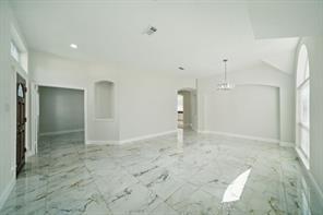 Building Photo - 9819 Lynnrose Springs Dr