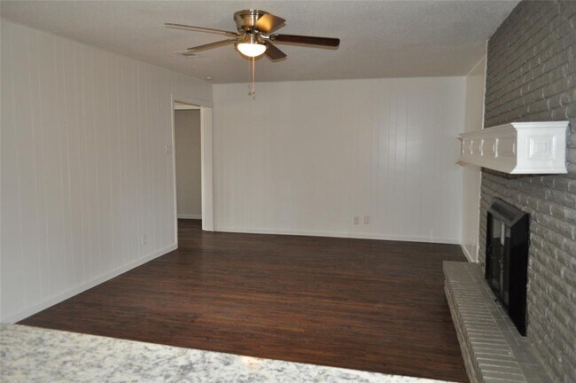 Building Photo - 2232 Shady Brook Dr