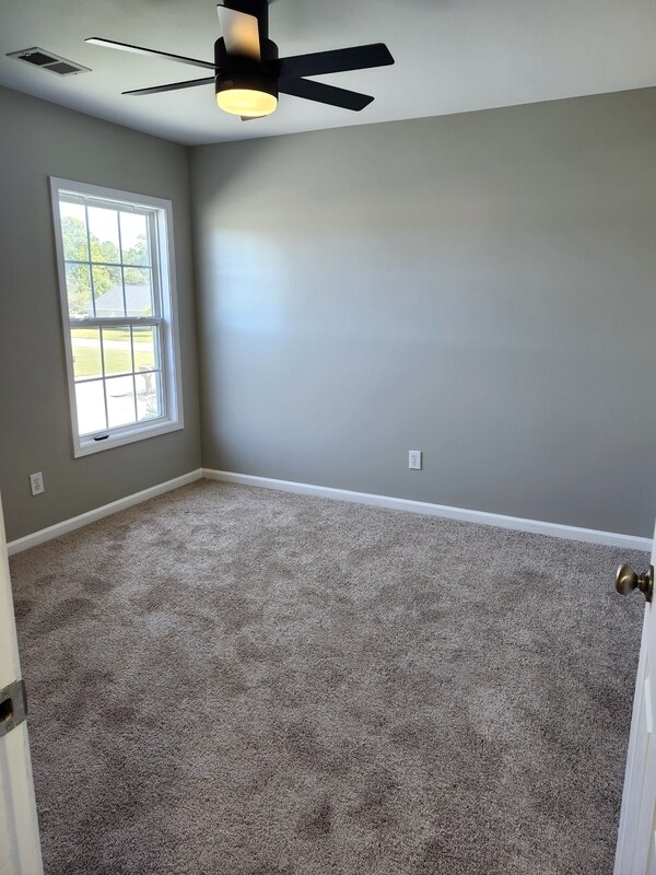 Building Photo - 43 Derby Ln