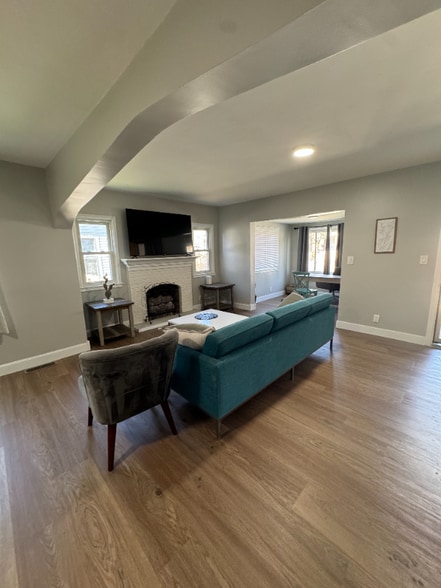 Building Photo - 805 E Taylor St