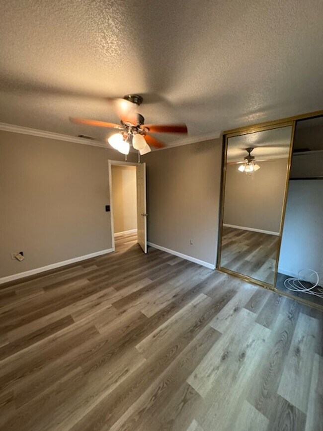 Building Photo - Beautiful Home in the Heart of Hemet