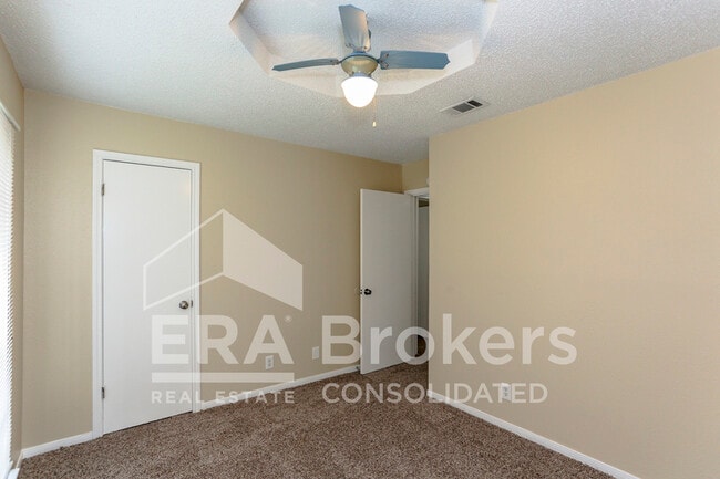 Building Photo - 2304 Sherman Dr