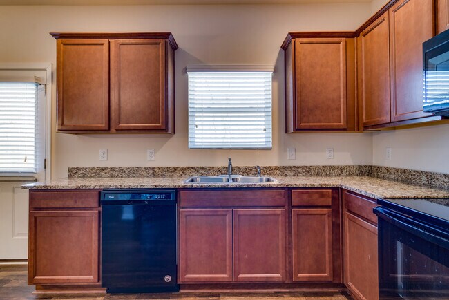 Building Photo - 4 BR/2.5 BA Home - A Rare Rental Between C...