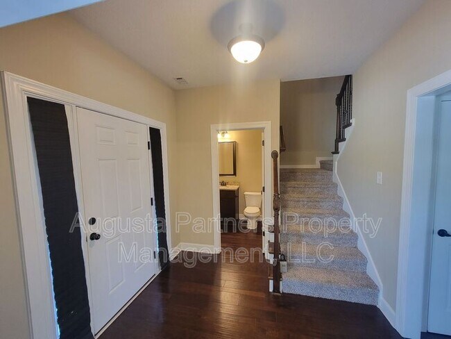 Building Photo - 841 Herrington Dr