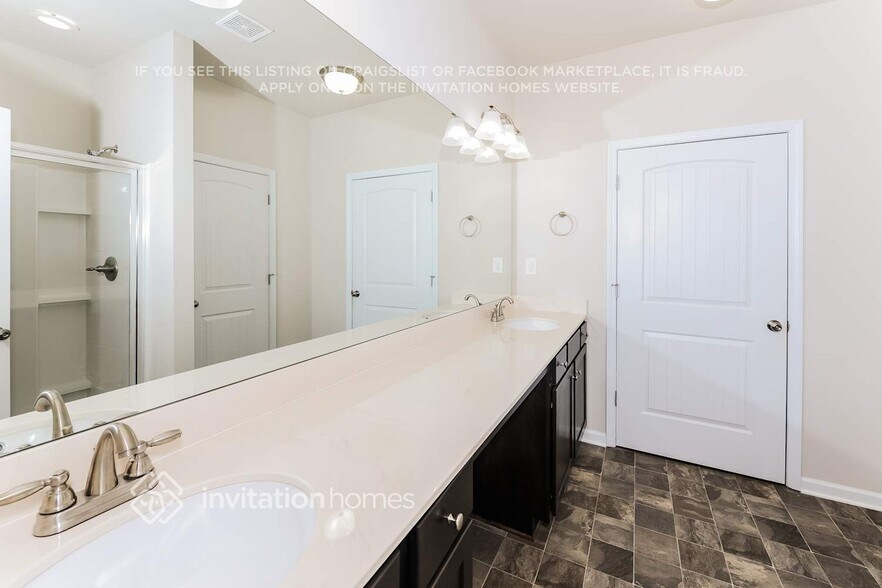 Building Photo - 132 Hickory Village Cir