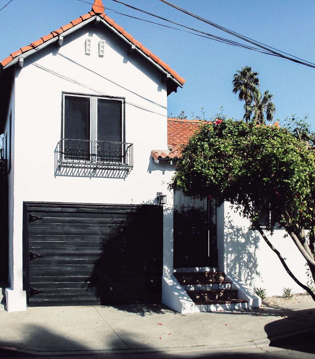 Building Photo - 7865 Willoughby Ave