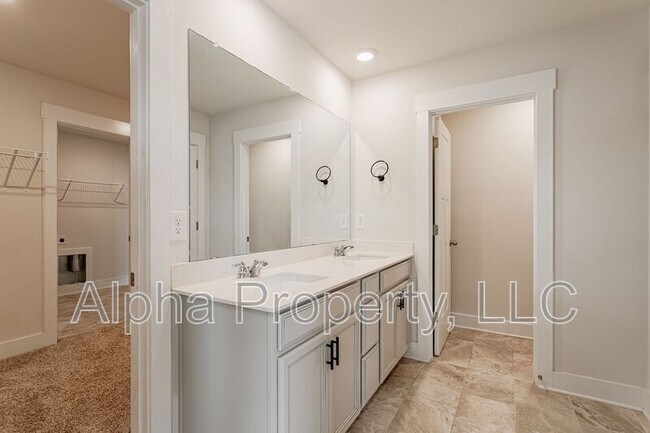 Building Photo - 112 Walking Stick Wy