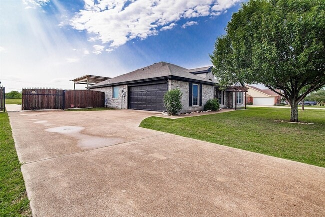 Building Photo - 9512 Carson Ranch Rd