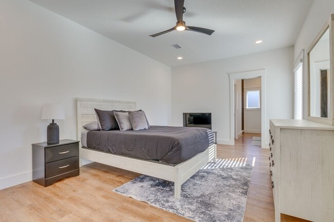 Building Photo - Gulf Breeze - 3 Bedroom, 2 Bathroom