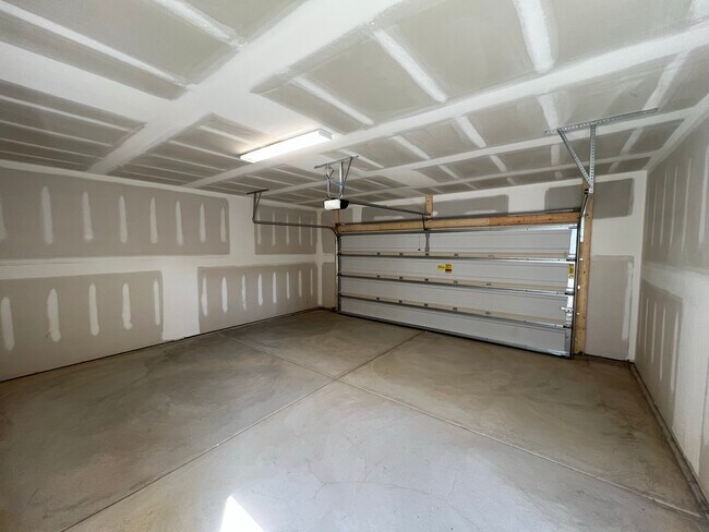 Building Photo - 208 Sagecroft Ln