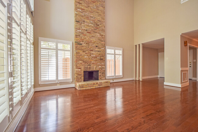 Building Photo - 3 Bedroom Townhouse - Northwest Hills