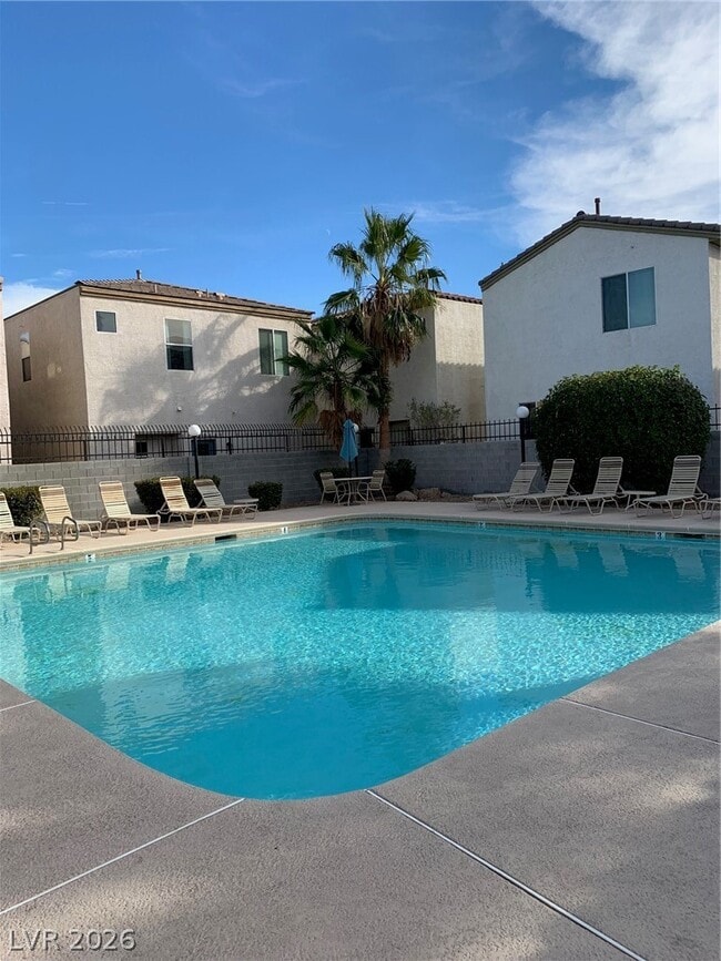 Building Photo - 1228 Sun Village Ave