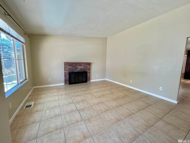 Building Photo - 1066 Palmwood Dr