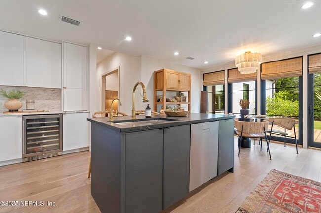 Building Photo - 4096 Ponte Vedra Blvd
