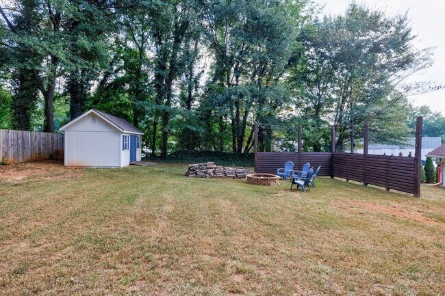 Building Photo - 390 Alpine Dr