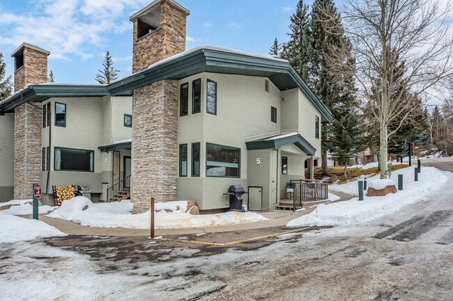 Building Photo - 135 Carriage Way