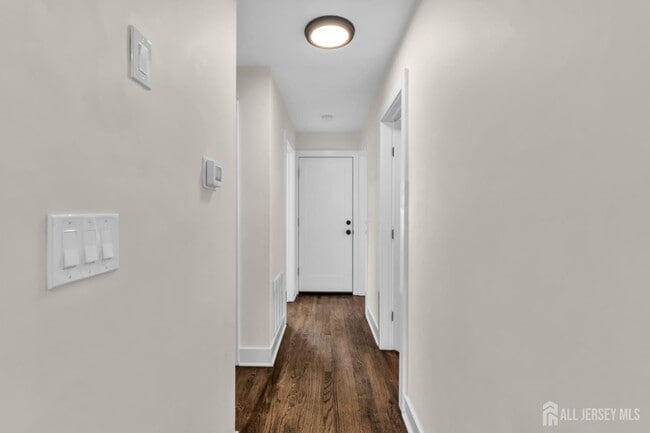 Building Photo - 36 Van Buren Ave