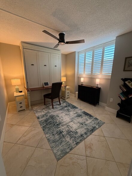 Building Photo - 7560 Bay Island Dr S