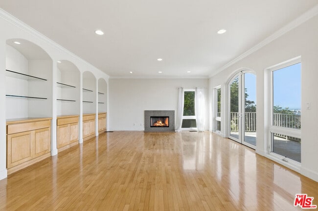 Building Photo - 8120 Billowvista Dr