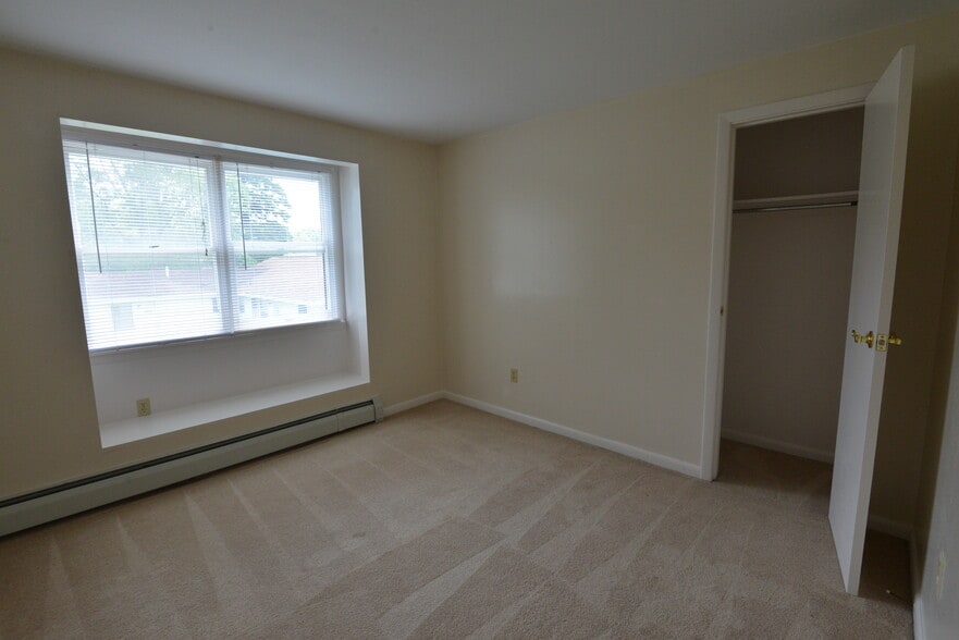 2nd Bedroom - 426 Winthrop Dr