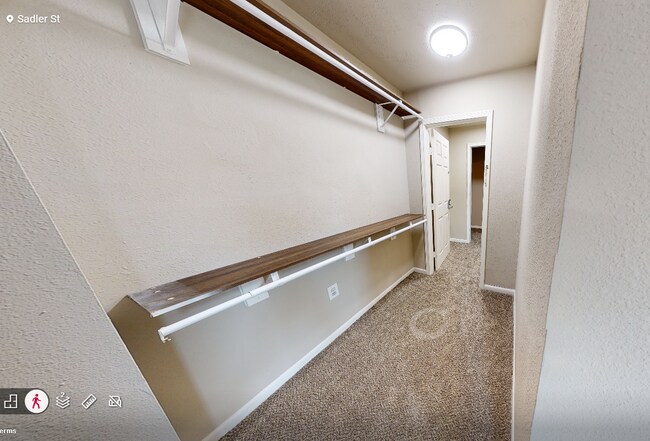 Building Photo - 1917 Sadler St