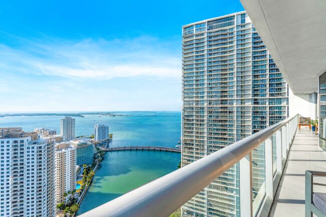 Building Photo - 465 Brickell Ave