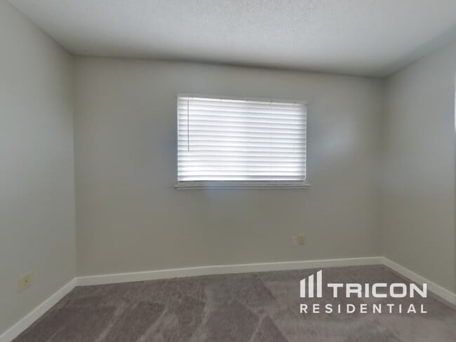 Building Photo - 801 Newport Way