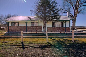 Building Photo - FURNISHED 3bed/3bath palisade home