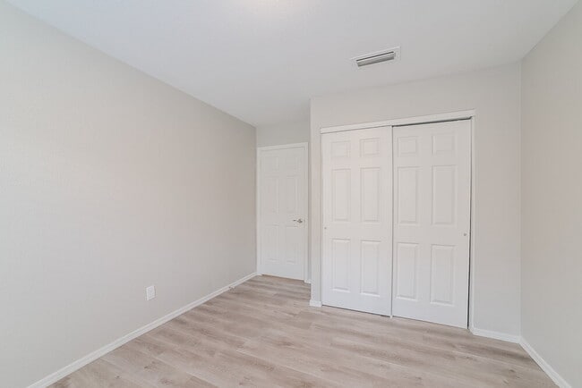 Building Photo - 655 N Rita Ln