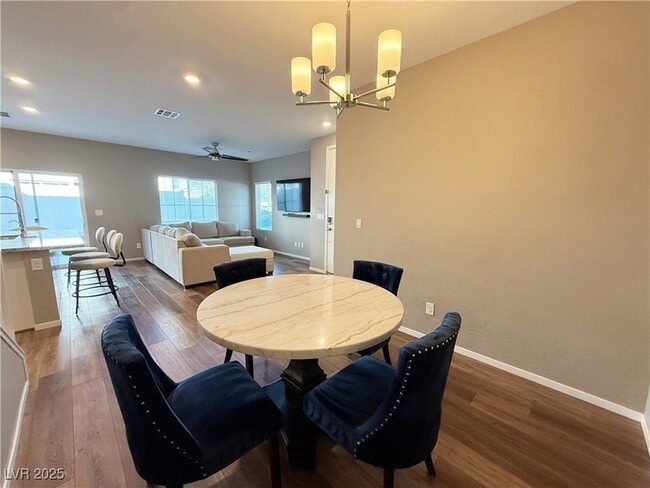 Building Photo - 525 Mossy Cup St