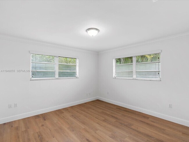 Building Photo - 911 Pizarro St