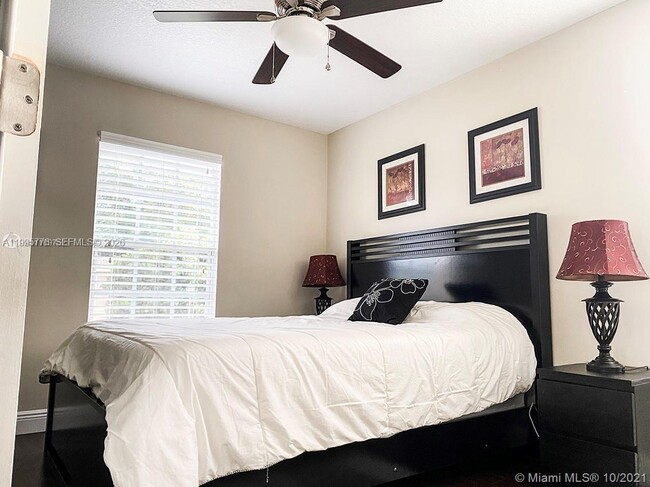 Building Photo - 3657 Asperwood Cir