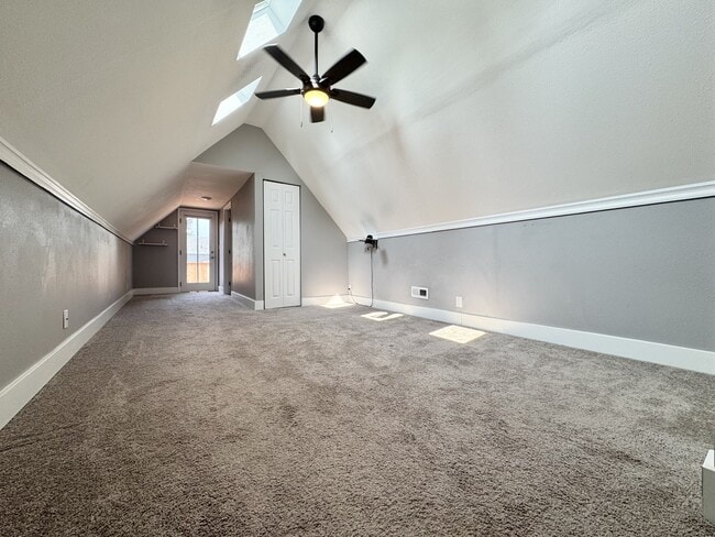 Building Photo - 6543 SE Borwick St