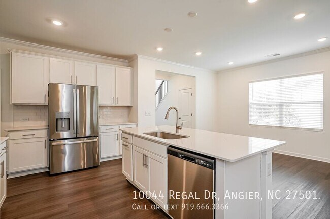 Building Photo - 10044 Regal Dr