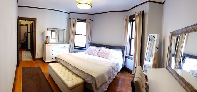 Building Photo - Historic 3 Bedroom in Portage Park