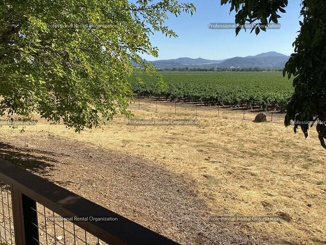 Building Photo - Wine County Cottage Delight