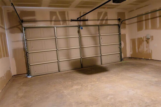 Building Photo - 15126 Cyn Rpds Rd