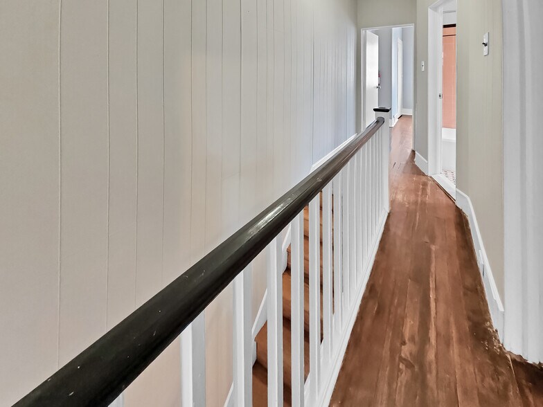 Building Photo - 2005 Mercy St