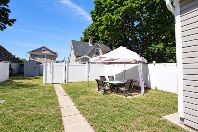 Building Photo - 45 Lynbrook Ave