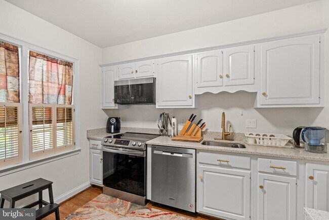 Building Photo - 4422 Westover Pl NW