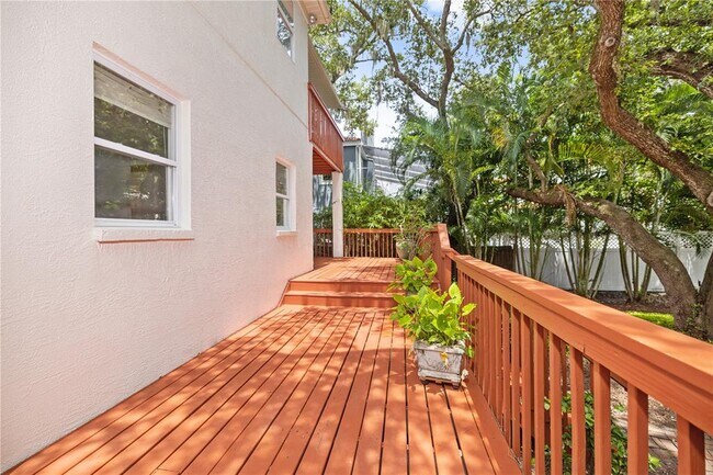 Building Photo - 2709 W Bay Ave